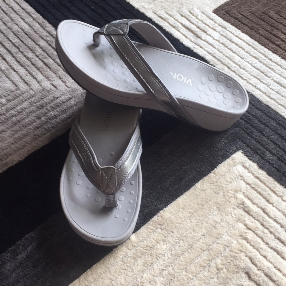 Vionic wedges
